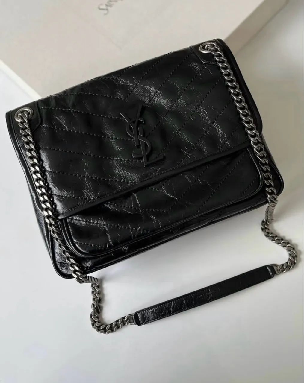 Bolsa Saint Laurent Niki em couro médium 