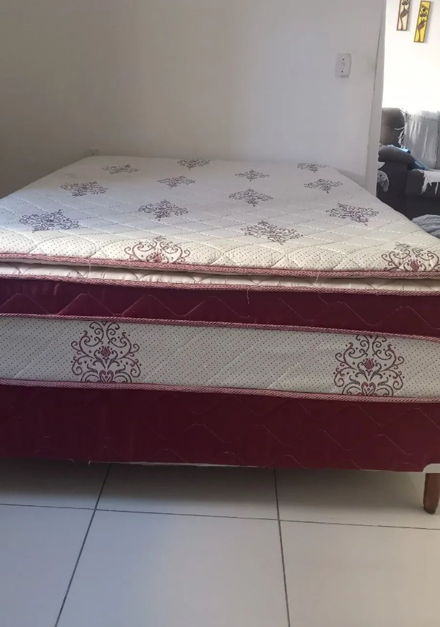 Cama box com bom estado de conservação. 
