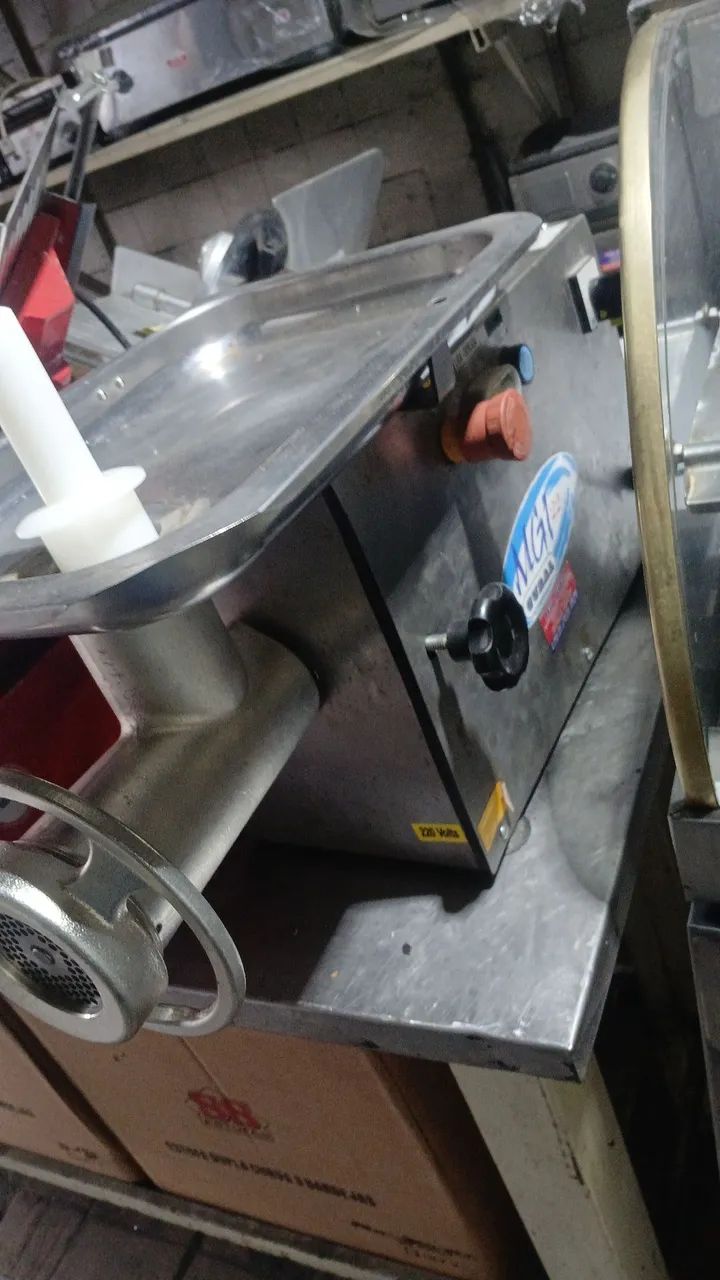  Cortador de frios. Moedor de carne e cilindro de massas  - Foto 2