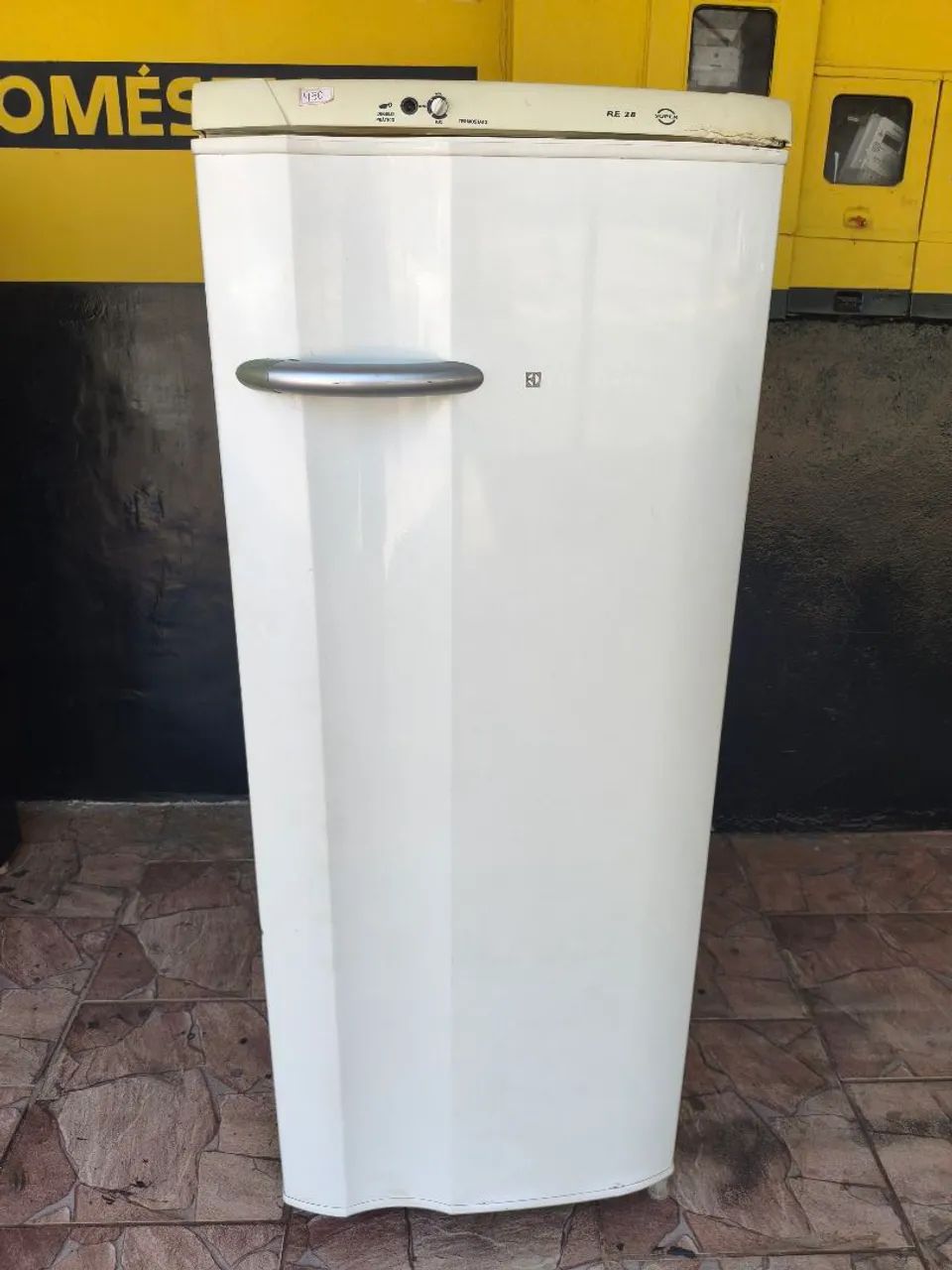 Geladeira Electrolux 300 litros  - Foto 2