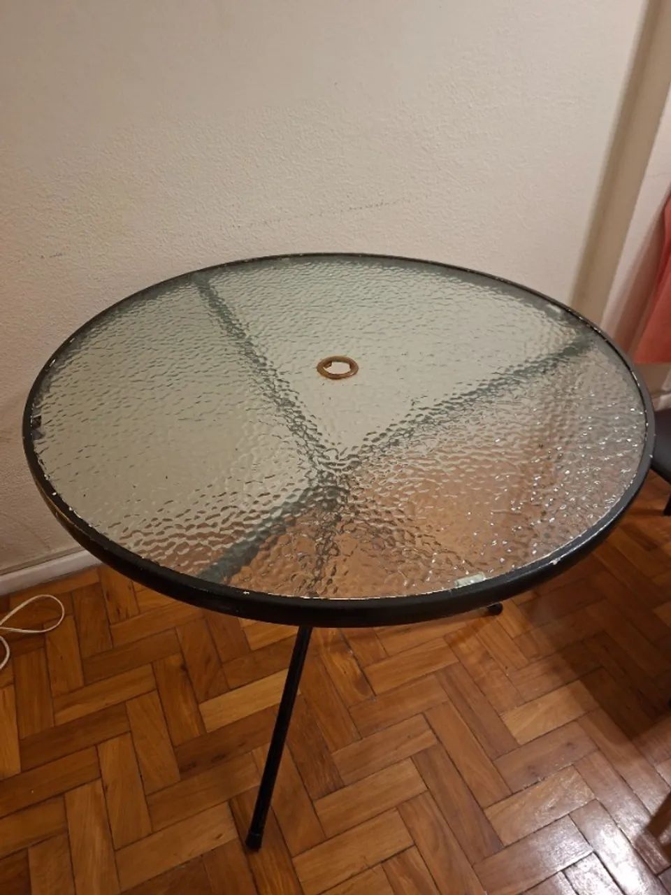 Mesa de vidro (jantar/ varanda)
