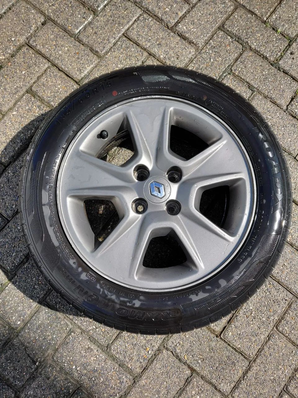 PNEU E RODA ARO 15 AVULSA RENAULT LOGAN SANDERO