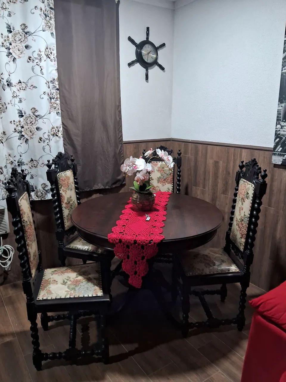 Jogo de cristaleira+ mesa e 4 cadeiras Antiguidade   - Foto 2