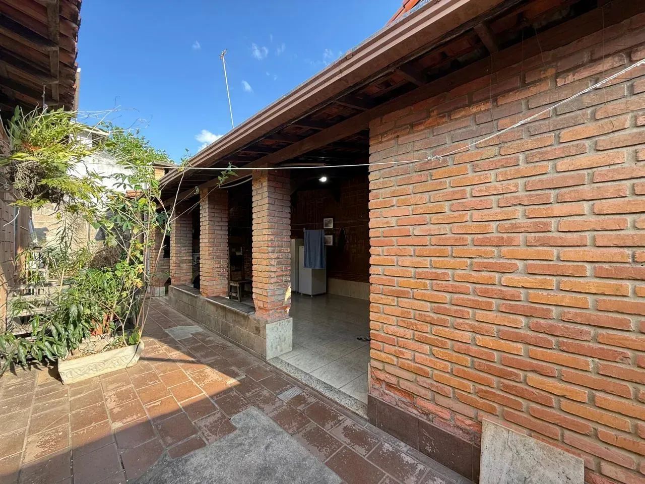 Casa com 4 quartos sendo 1 suíte e 3 vagas - Foto 2