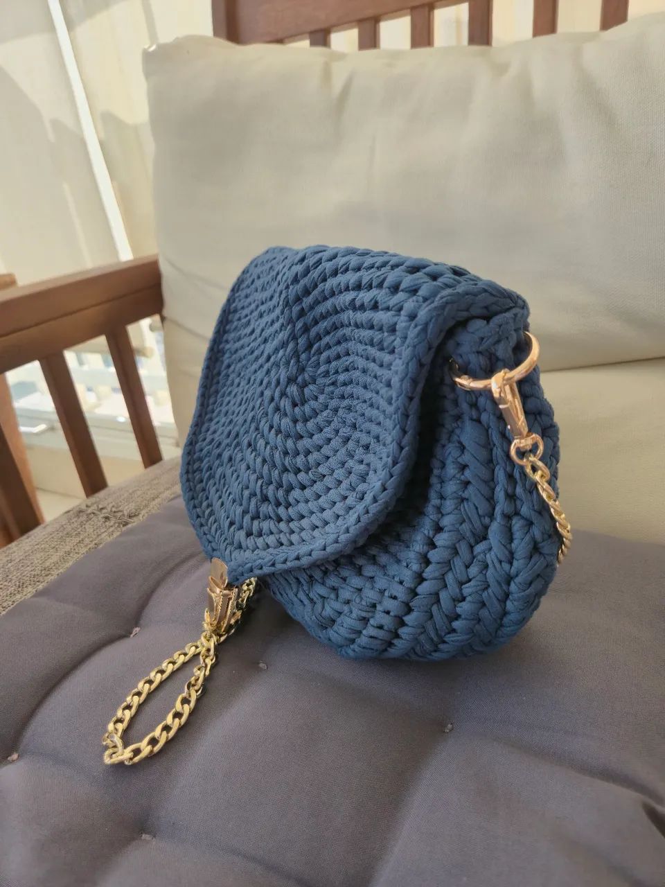 Bolsa fio de malha com corrente dourada - Foto 2