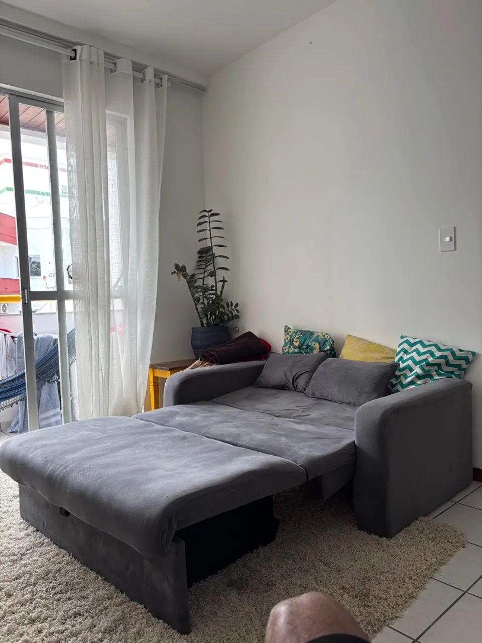 Sofá-Cama Cinza 1,35 m com Baú + 2 Almofadas - Foto 2