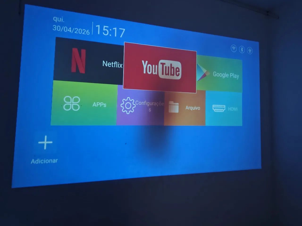 PROJETOR HY300 Android + controle (Mancha na tela) - Foto 3