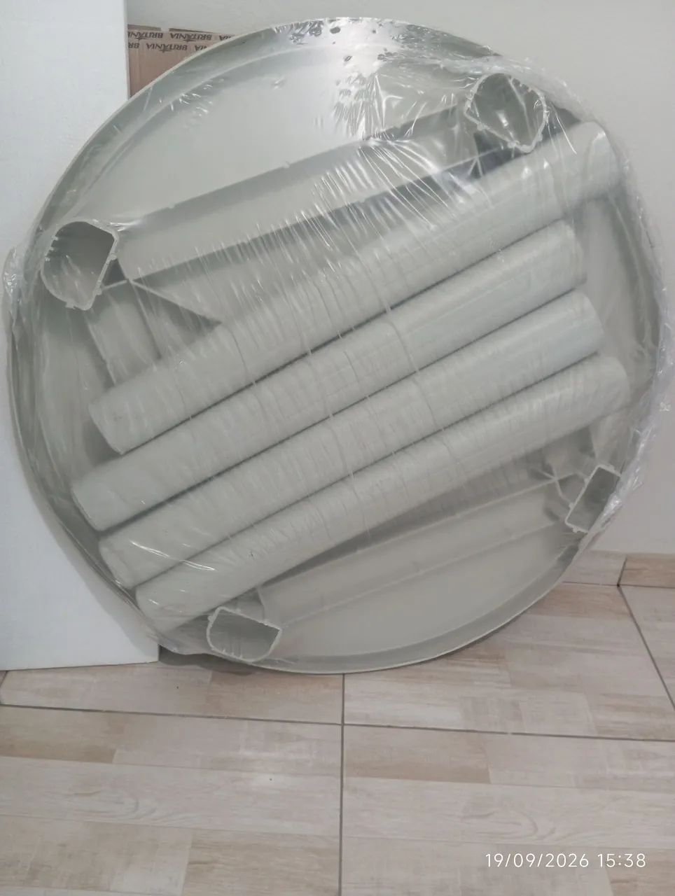 Conjunto de mesa com cadeiras Novas