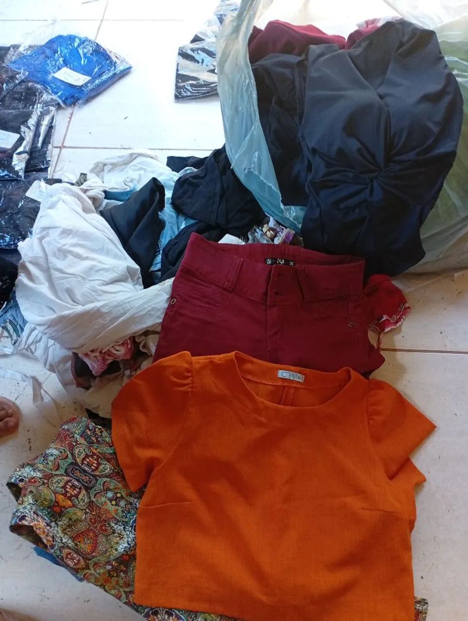 Roupas para bazar diversificados e bem conservados - Foto 3