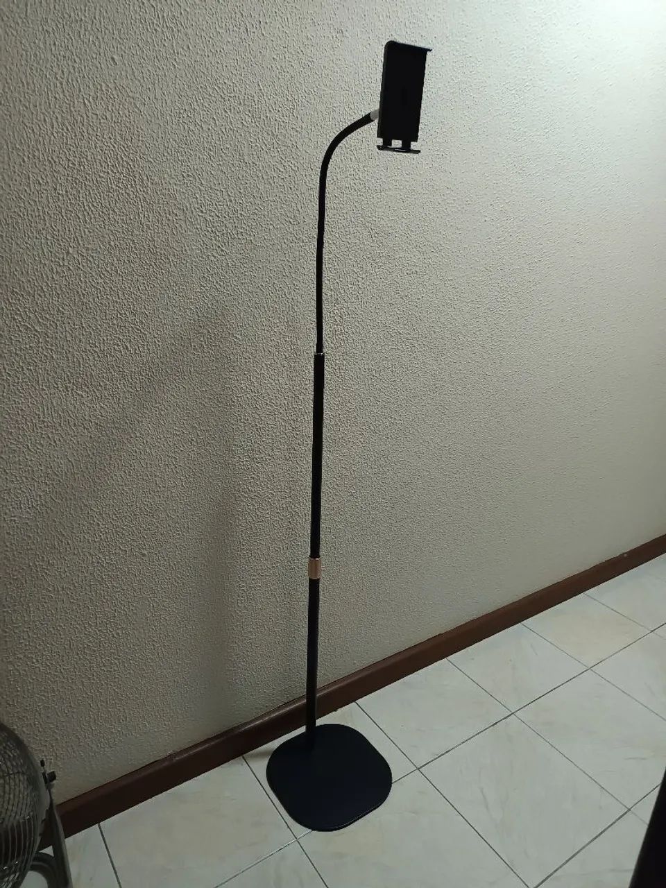 Suporte de chão para celular/tablet - Foto 2