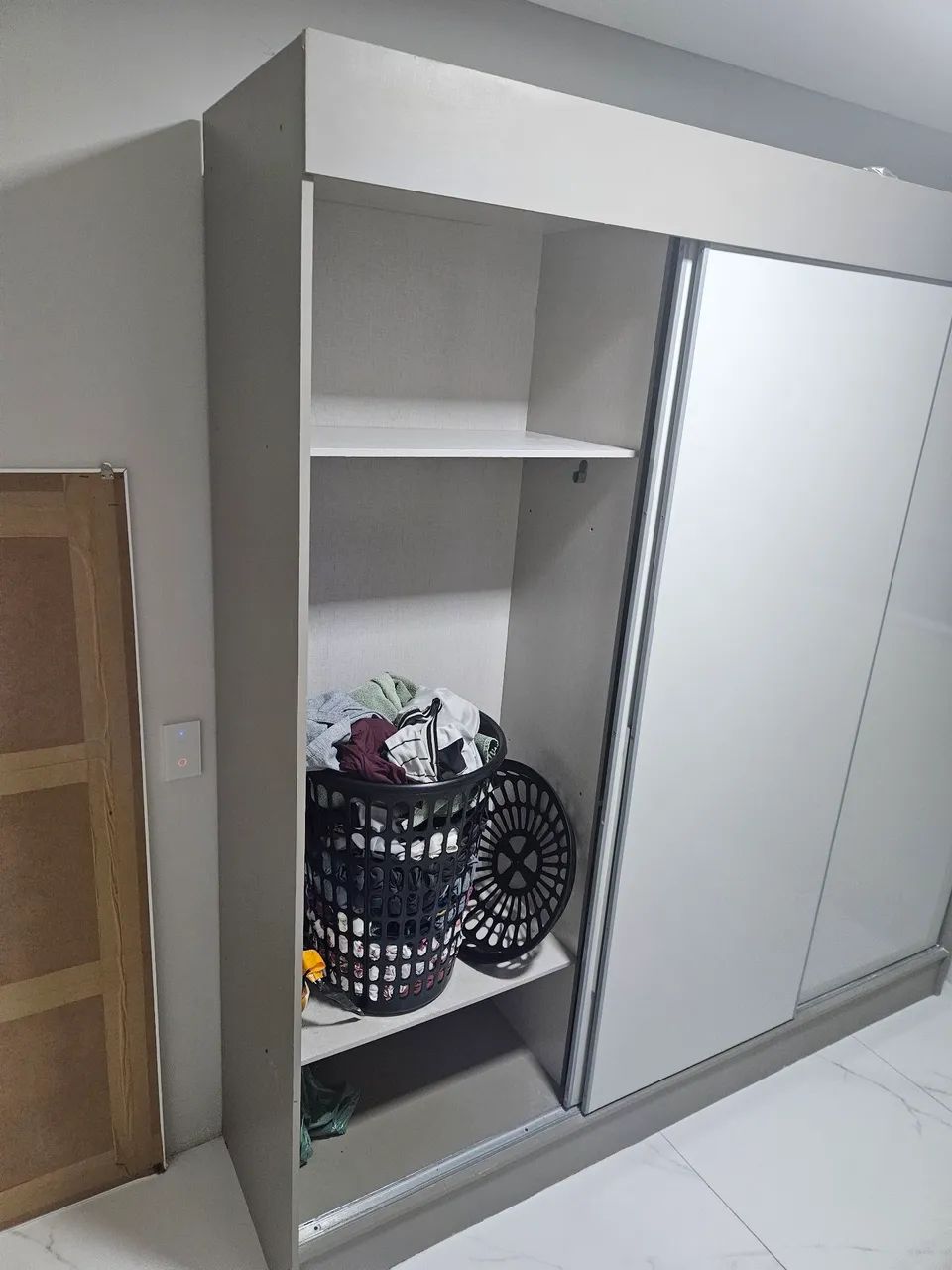 Guarda-Roupa usado com porta de correr  - Foto 4