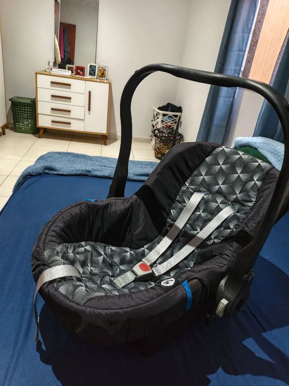 Bebê conforto semi novo 