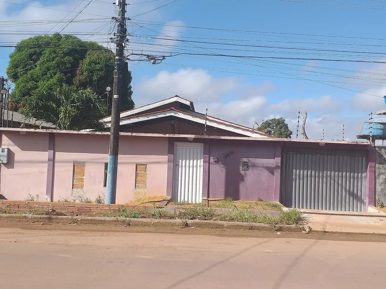 Casa bem localizada 