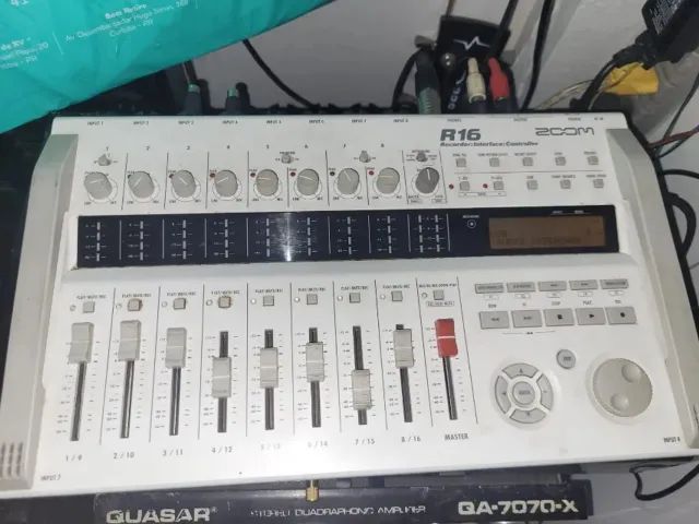 Mesa e placa de gravação Zoom R16 com CD de programa Cubase original - Foto 2