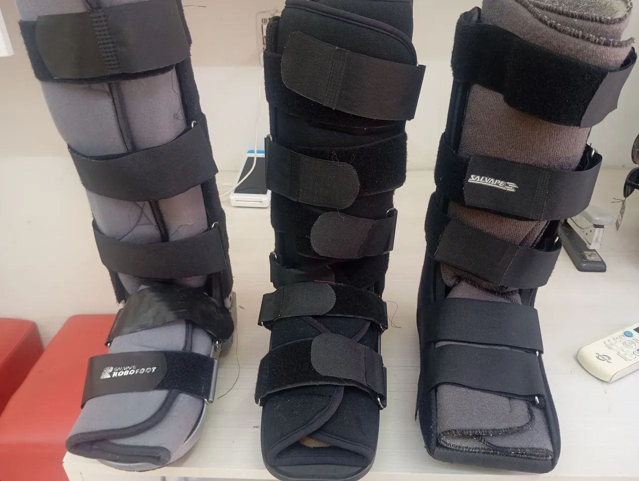 Vendo 3 botas ortopedicas valor cada uma 100 