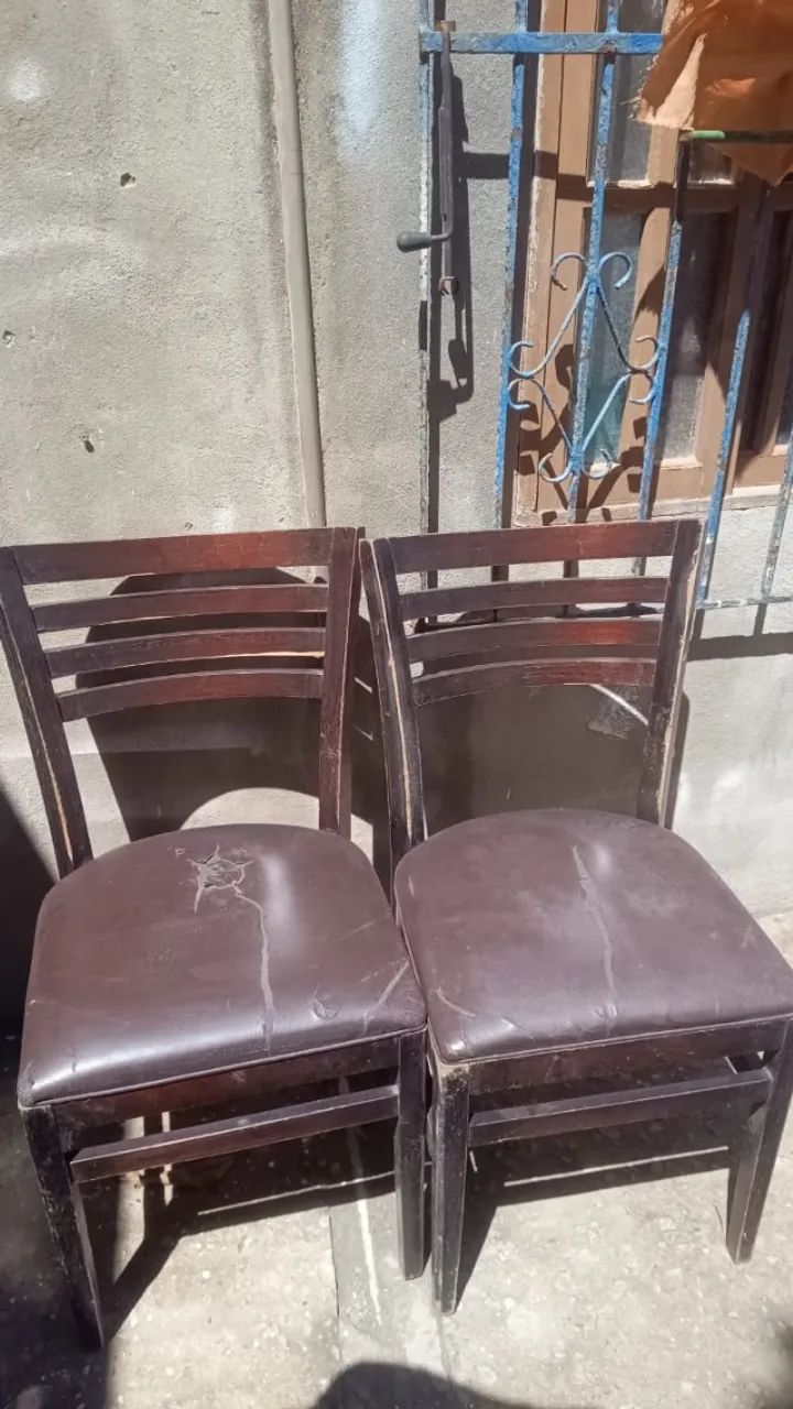 vendo cadeira de madeira macica cada 99
