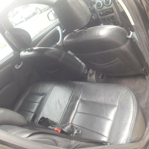 Vendo lindo carro sandero ano 2011 - Foto 9