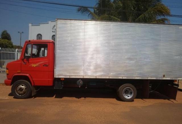 Mercedes 710 Plus 2003 Baú Parcela 1.358,66 - Foto 3