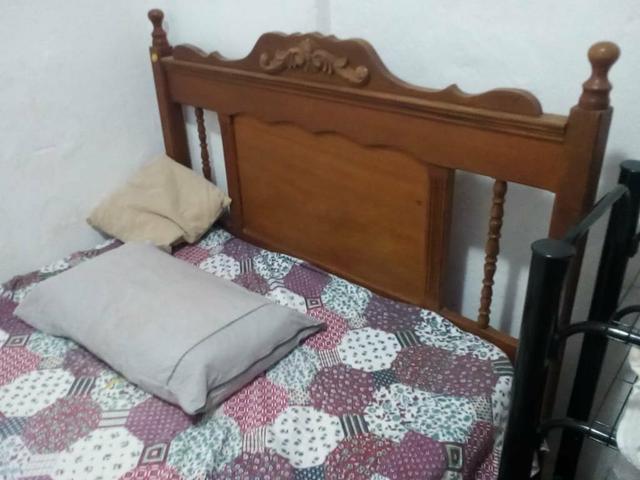 Cama casal madeira + cama solteiro + colchão solteiro - Foto 6