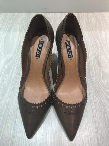 Vendo Scarpin marrom couro arezzo 37