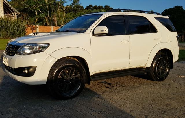 Hilux SW4 SRV 3.0 Diesel 4x4 - Foto 2
