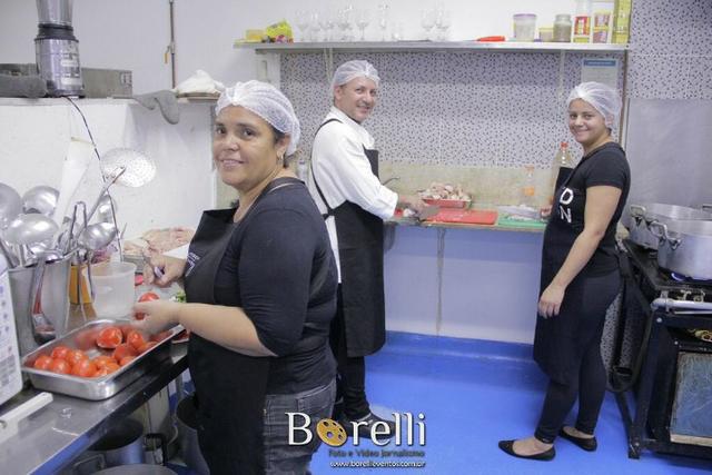 Cozinha completa procura sócio.