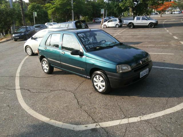 Renault Clio 99 1.6 8 v, gasolina 4 portas com direção , vidro elétrico