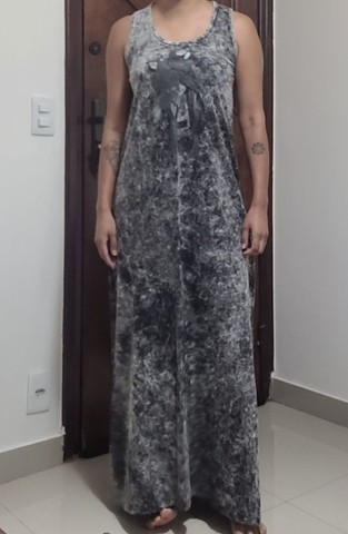 Vestido longo cinza