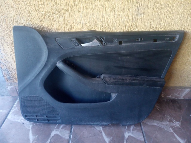 Forro de porta dianteiro direito volkswagen Jetta 