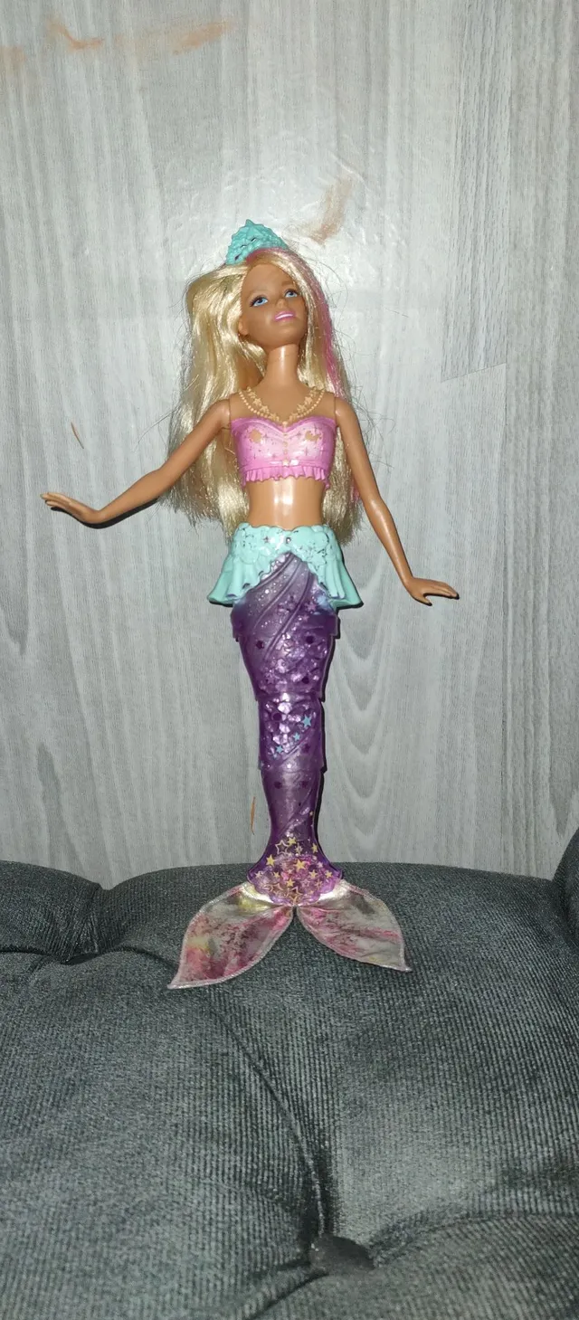 Boneca Barbie Sereia C/ Luz Arco-íris Cauda Acende Na Água