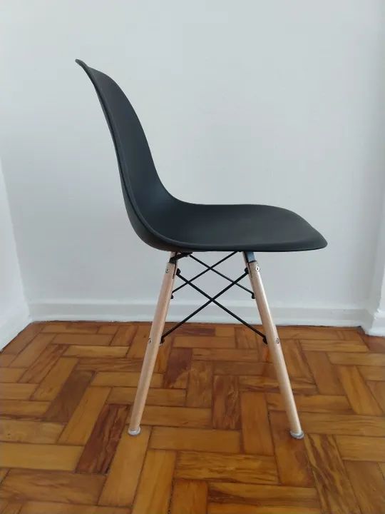 Conjunto Mesa Eiffel Eames 80cm + 02 Cadeiras -  Pouquíssimo Usado - Foto 6