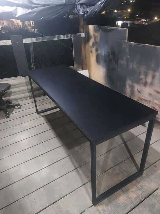 Mesa de madeira com estrutura de metal - Foto 4