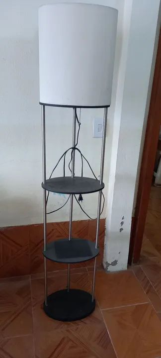 Abajur chão Luminária coluna com prateleiras - voltagem 110
