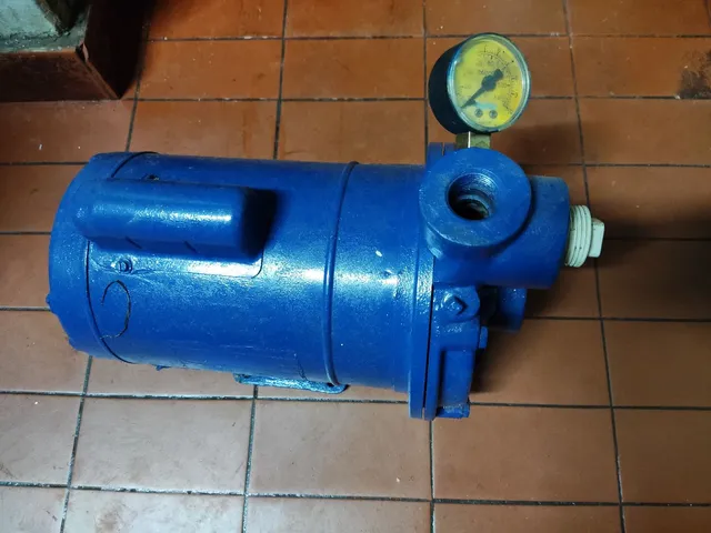 Bomba de Agua 1 HP 220V EMPALUX