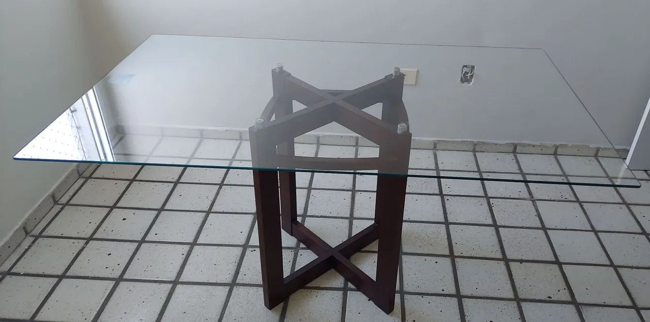 Mesa tampo de vidro com base madeira.  - Foto 2