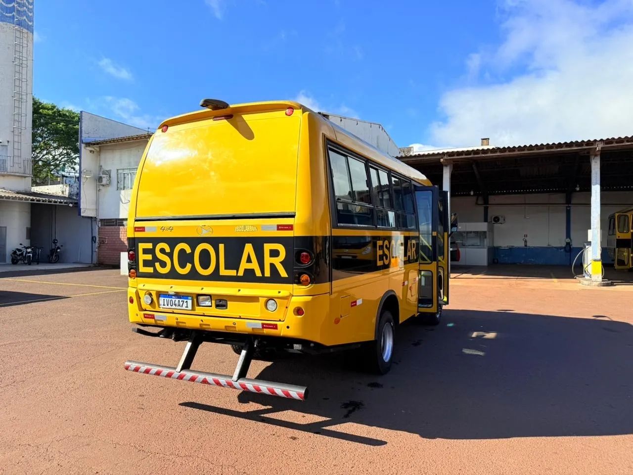 Microônibus Volare V8L 4x4 ano 2012/2013 motor cumins isf 4cc em cascavel,PR - Foto 4
