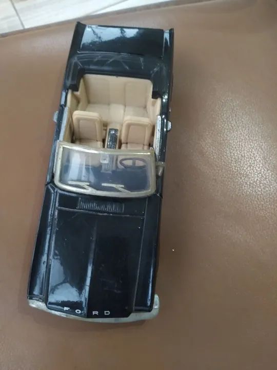Carro de brinquedo Ford Mustang conversível - Foto 4
