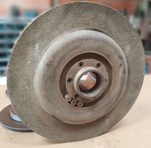 Flange de Retífica Cilíndrica com rebolo - Foto 2