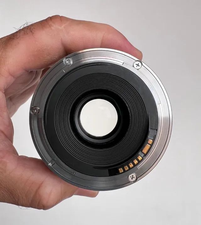 Lente Grande Angular Canon Ef 24mm F/2.8 Is Usm na caixa - Foto 3