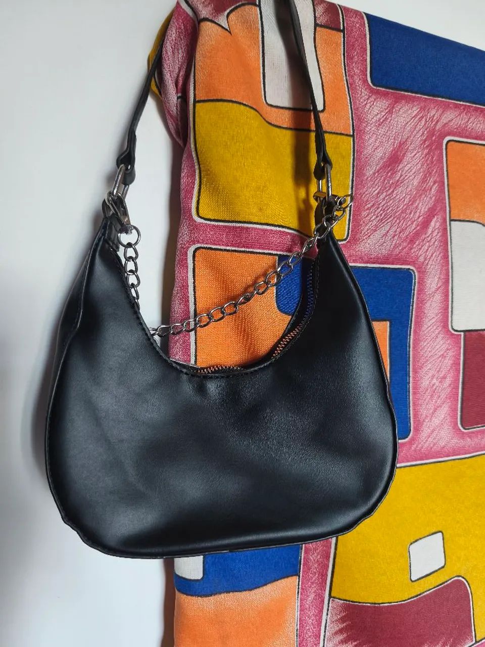 Bolsa de Ombro com Strass - Elegância e Brilho - Foto 2