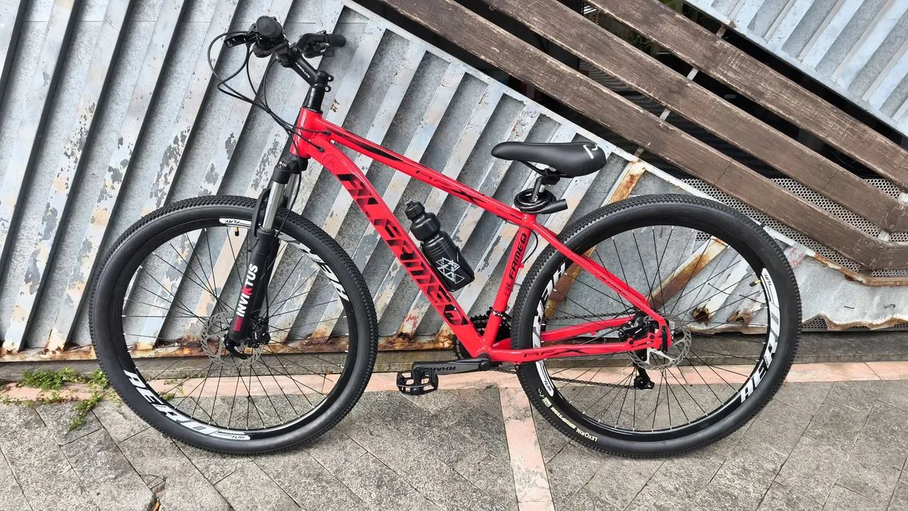 Vende-se uma bicicleta