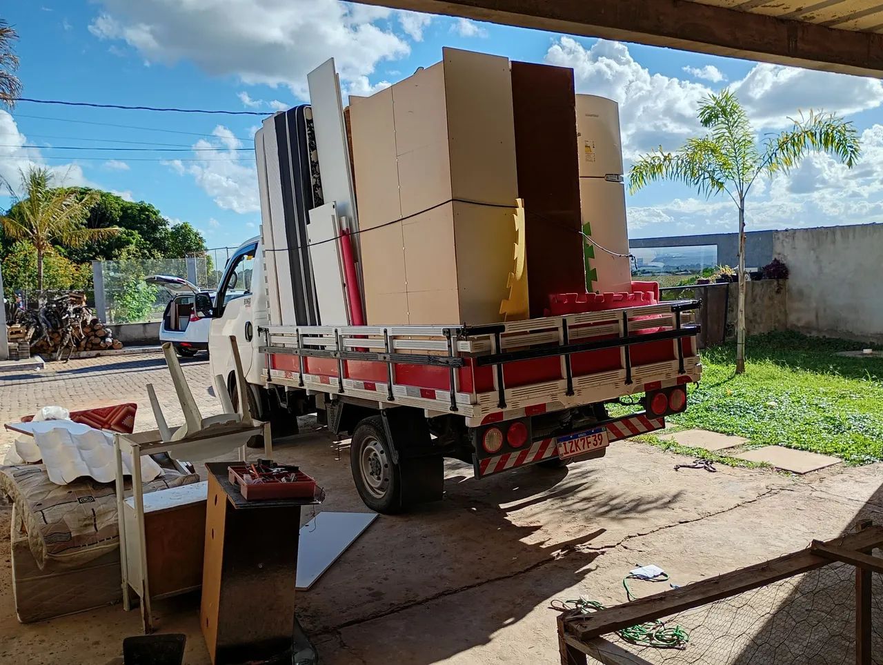 Caminhão para frentes e mudanças 