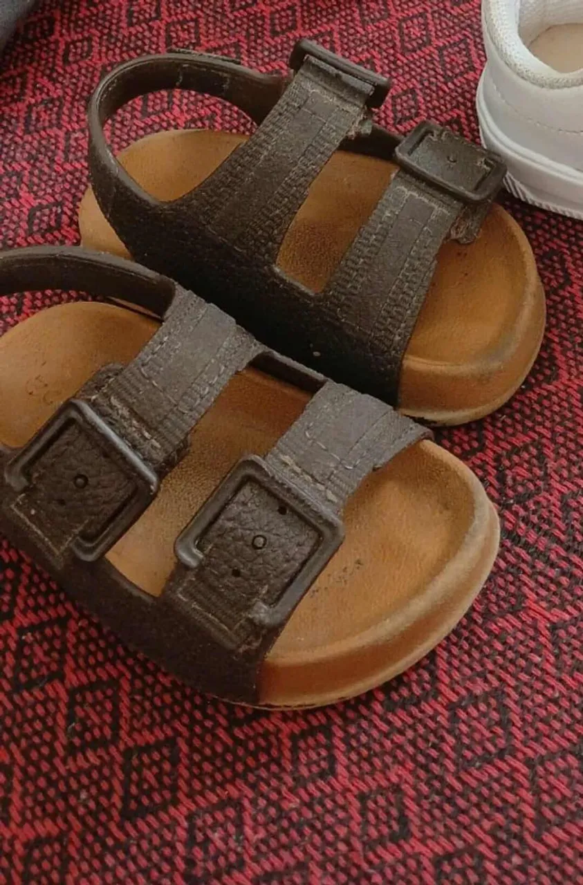 6 pares de calçados para bebê . Tamanhos 18,20,21 e 22.