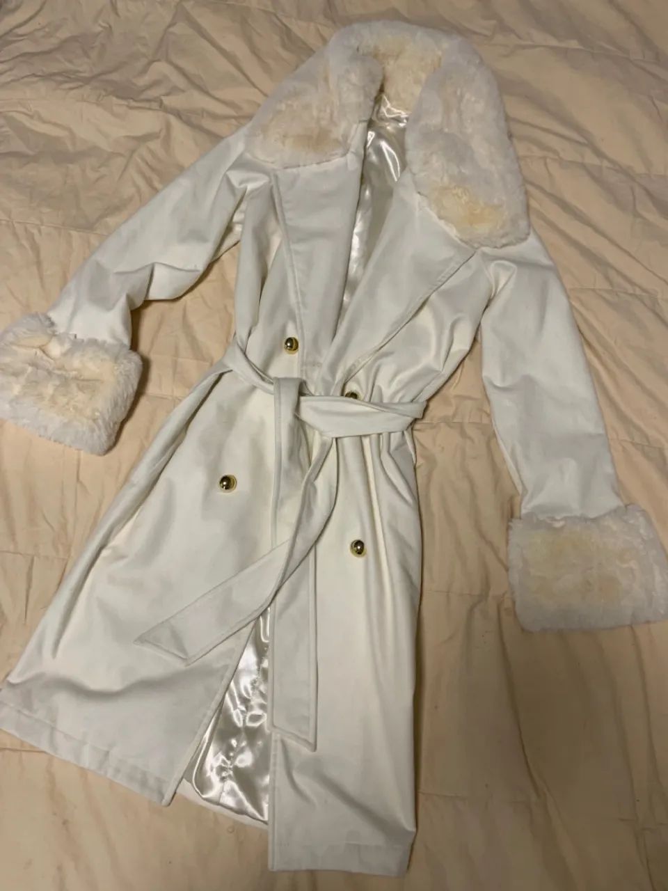 Sobretudo com pelo bege  - Foto 4