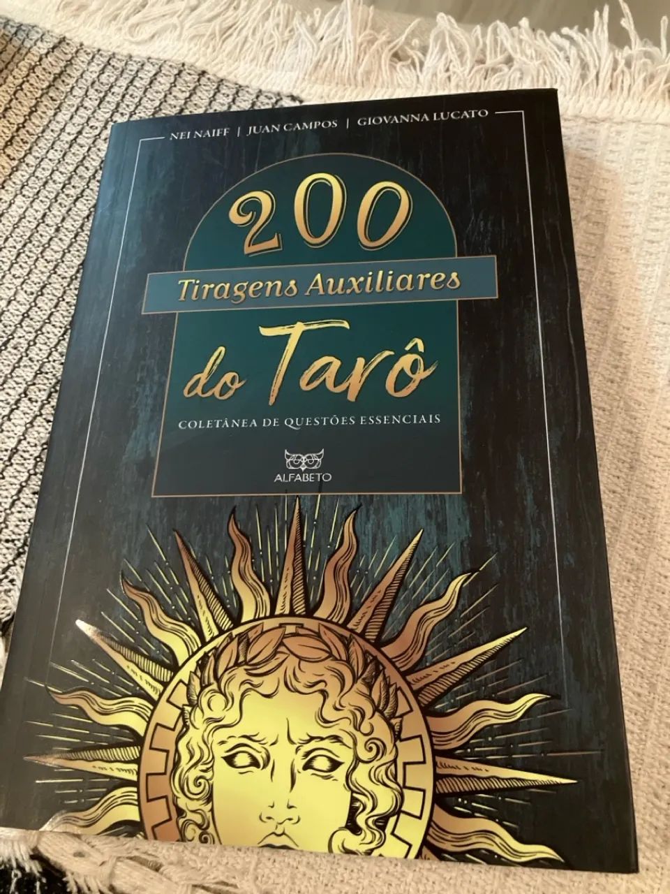 Livro 200 Tiragens Auxiliares do Tarô - Livros e revistas