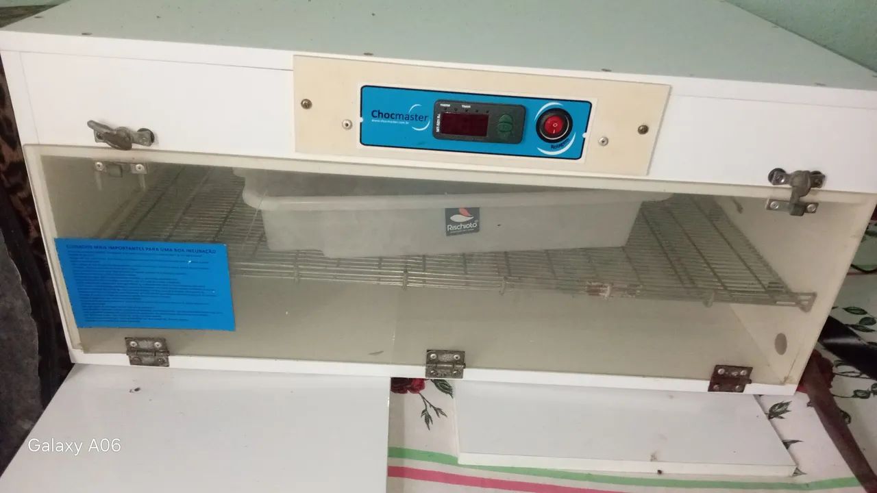 Vendo chocadeira 120 ovos  - Foto 3