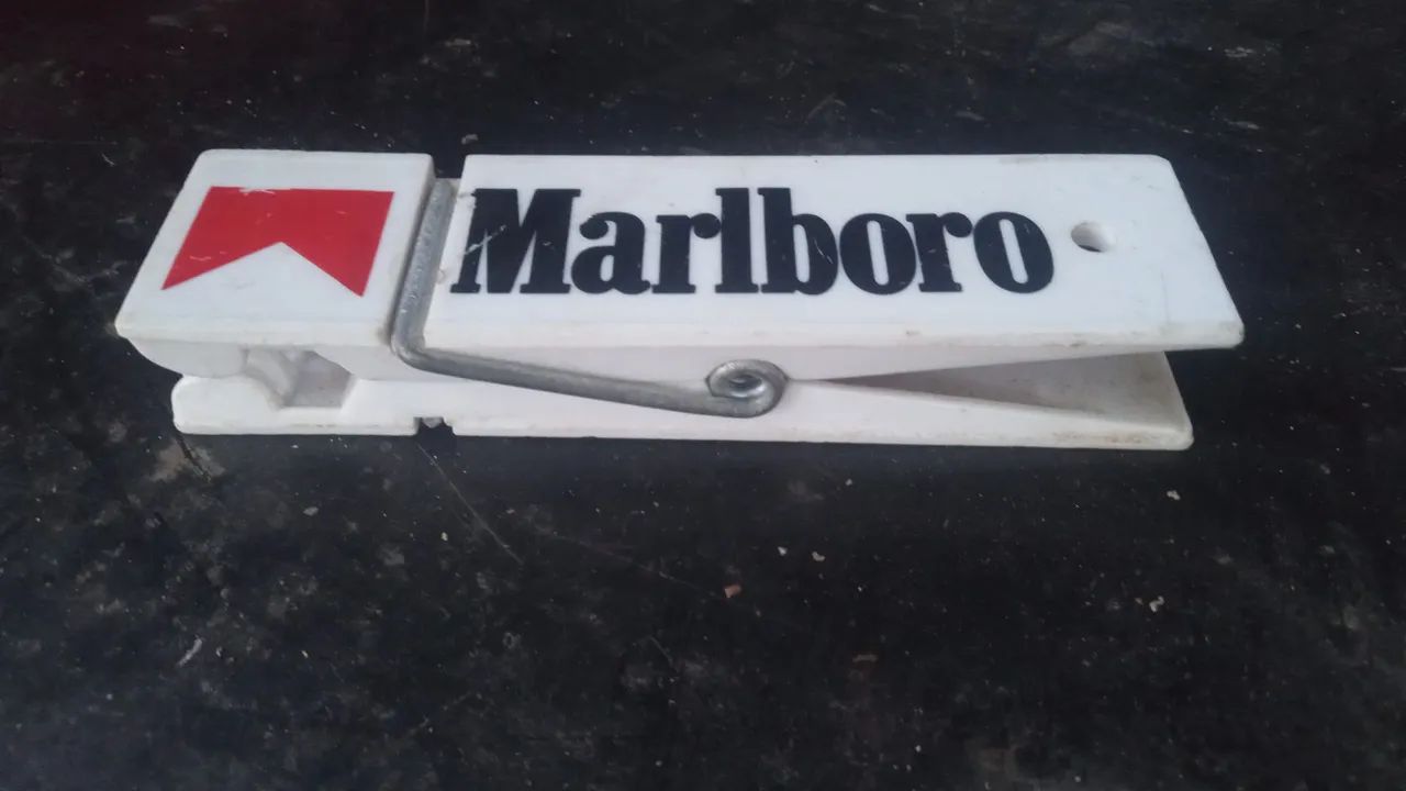 Prendedor de papel Marlboro