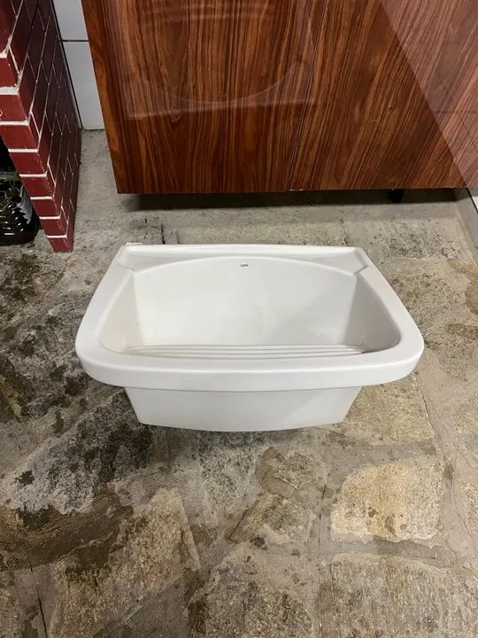 Lavatório de roupa em louça 