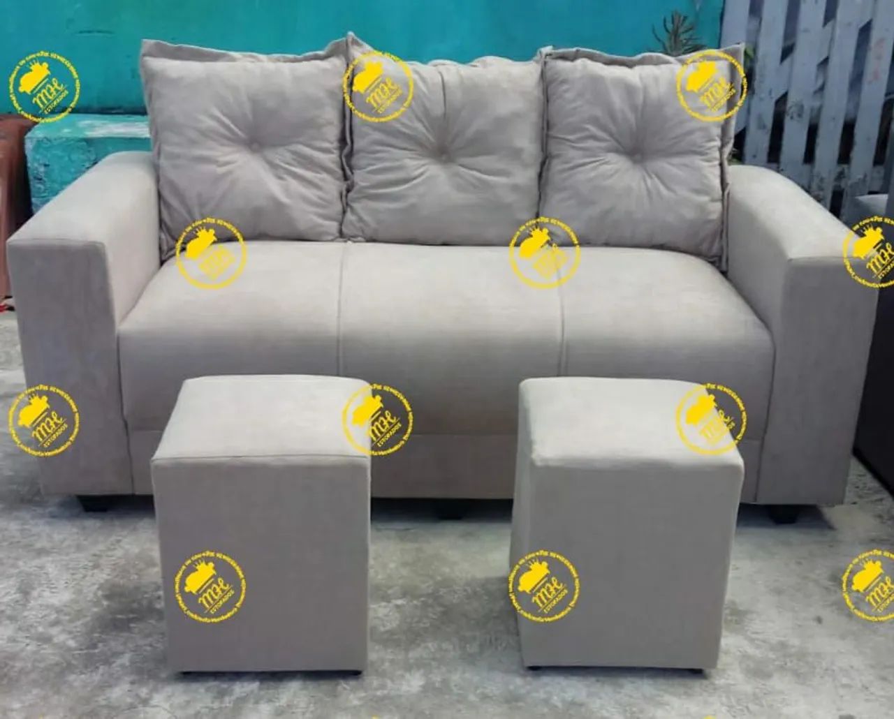 Sofá com 3 lugares e 2 puffs - Foto 3