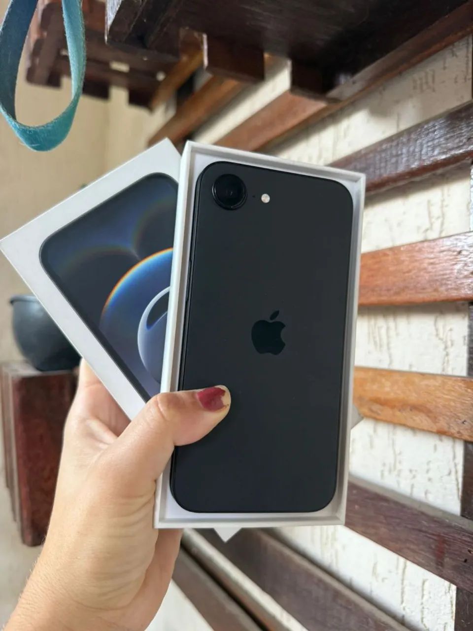 IPHONE 16e Semi-novo completo 